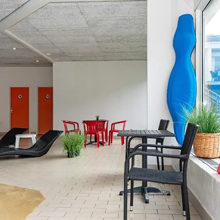 Apartment Xciii